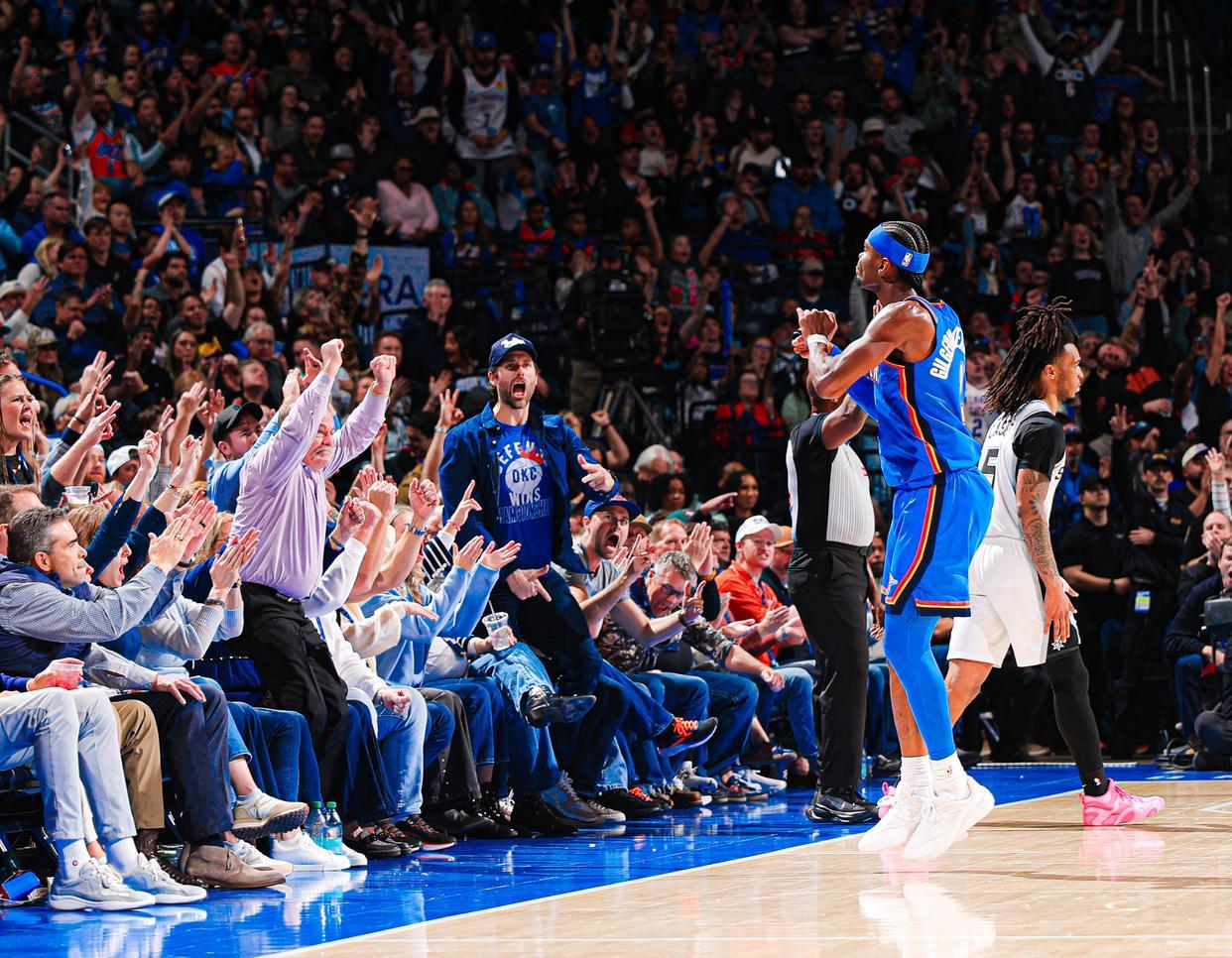 开云体育官网-文班亚马创历史第2神迹，马刺完败雷霆！亚历山大34+4帽刷爆纪录