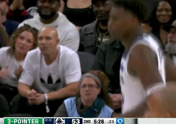 kaiyun-爱德华兹干拔三分投进已经6中5拿到17分，森林狼仅差快船3分