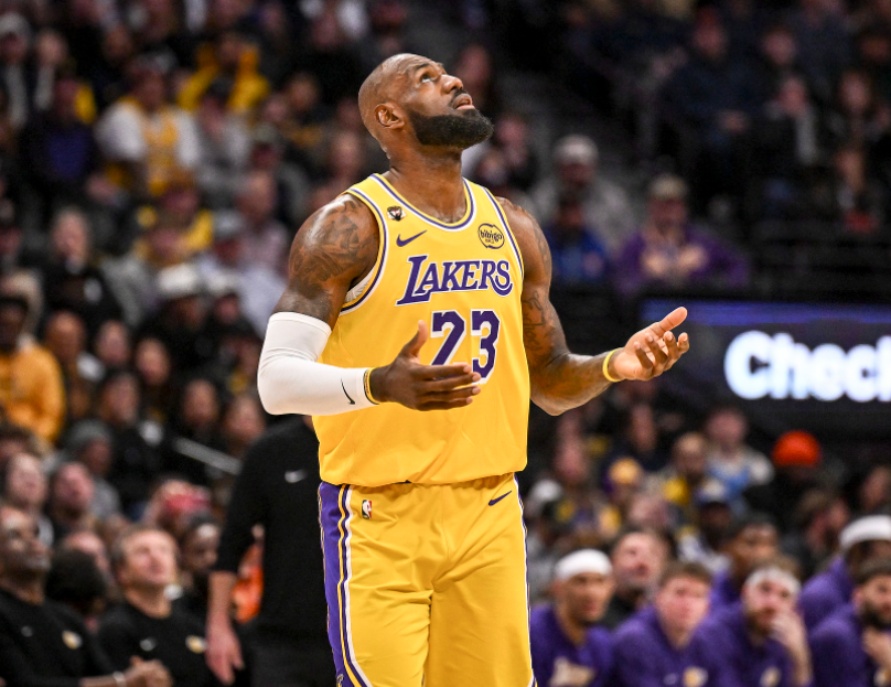 41岁仍能平框暴扣！勒布朗在场+13助湖人重返第六 轰19+9+8超全面