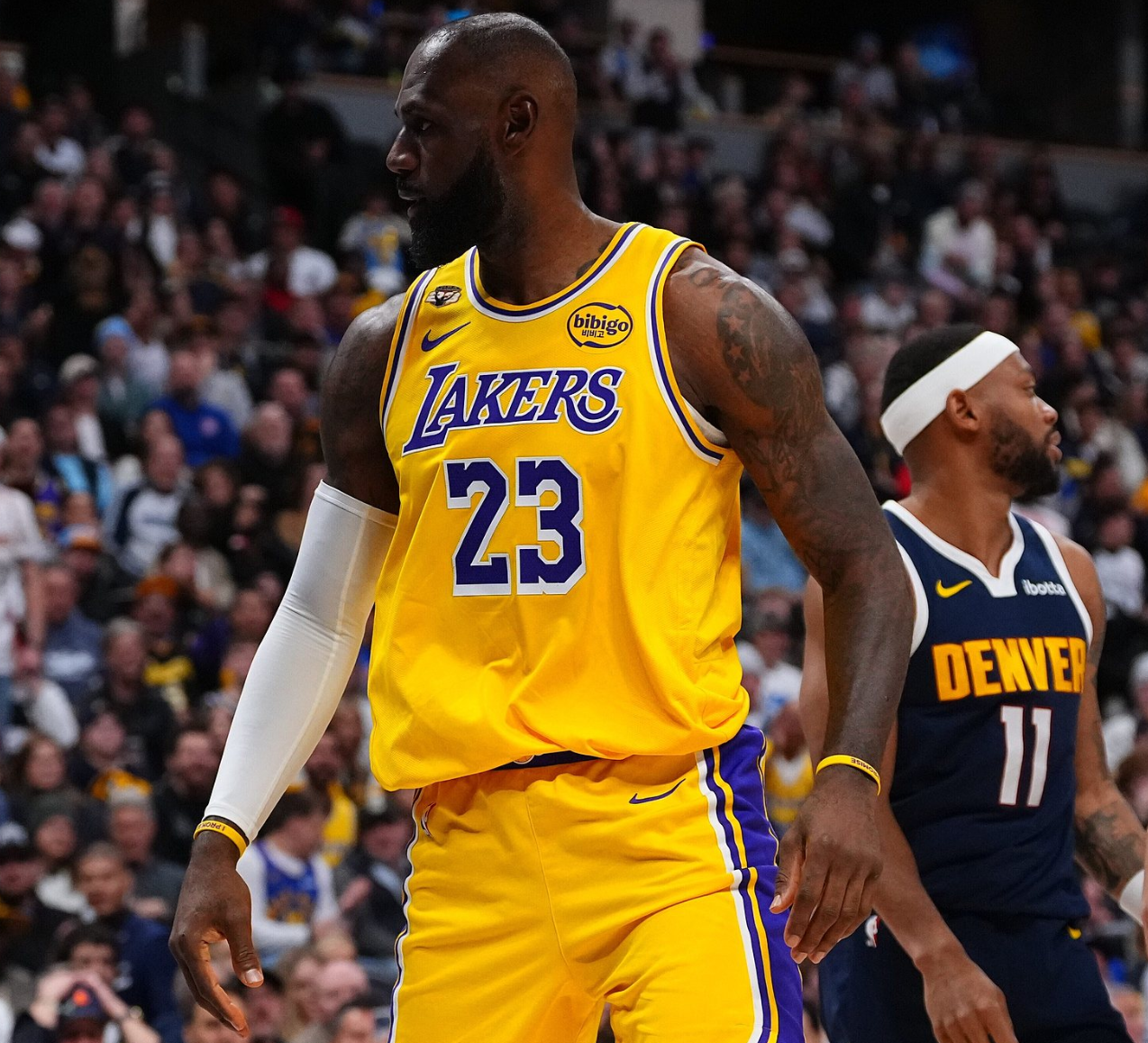 41岁仍能平框暴扣！勒布朗在场+13助湖人重返第六 轰19+9+8超全面