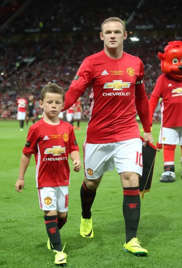 开云体育下载-子承父业！鲁尼16岁长子凯获曼联青训合约 曼联“92班”有续章