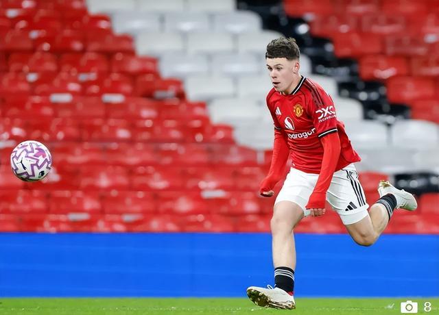 开云体育下载-子承父业！鲁尼16岁长子凯获曼联青训合约 曼联“92班”有续章