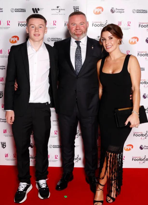 开云体育下载-子承父业！鲁尼16岁长子凯获曼联青训合约 曼联“92班”有续章